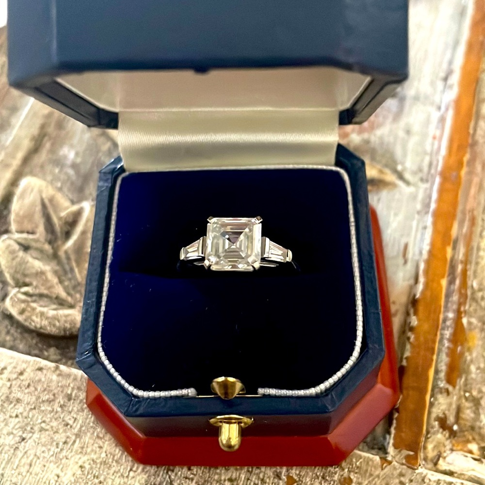 Moissanite engagement ring. 3cts.